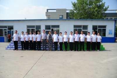守崗位 戰(zhàn)高溫 煙臺市總工會(huì)與煙臺公交集團(tuán)為一線職工送清涼